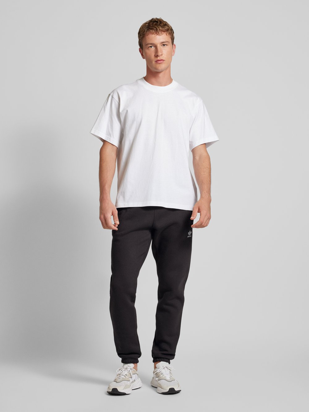

Зауженные спортивные брюки с этикетками adidas Originals, черный
