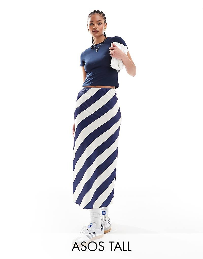 

Темно-синяя атласная юбка-комбинация в полоску ASOS DESIGN Tall – косого кроя