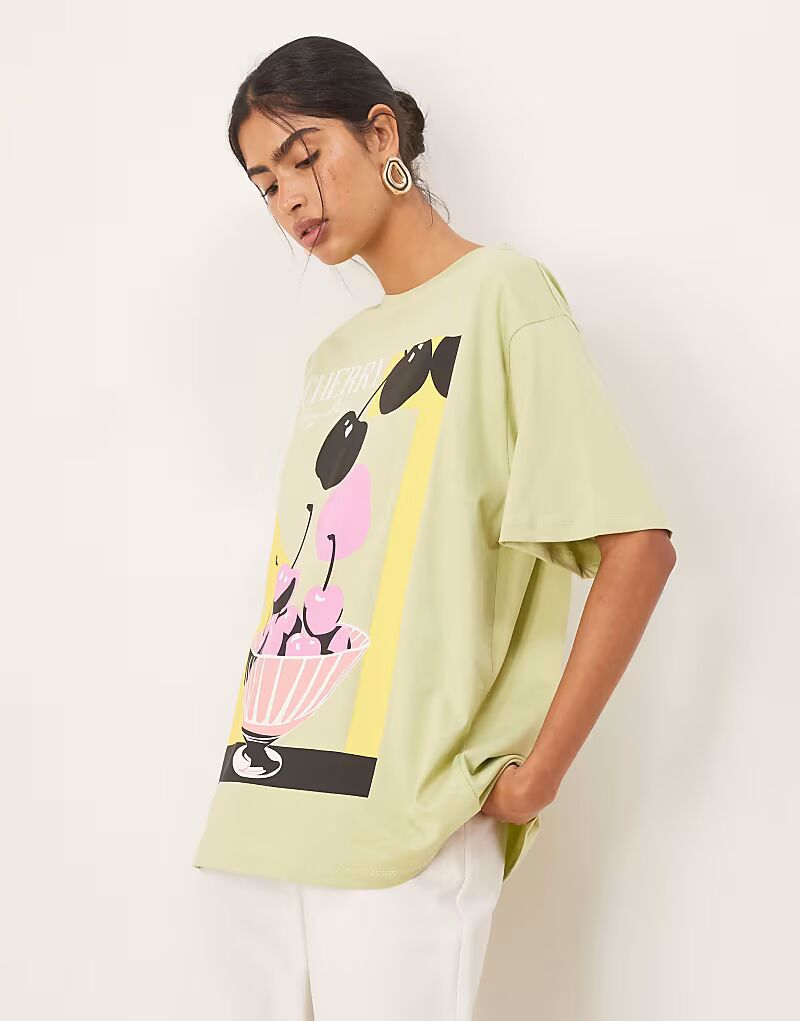 

Футболка свободного кроя ASOS DESIGN с принтом вишни в шалфейном цвете