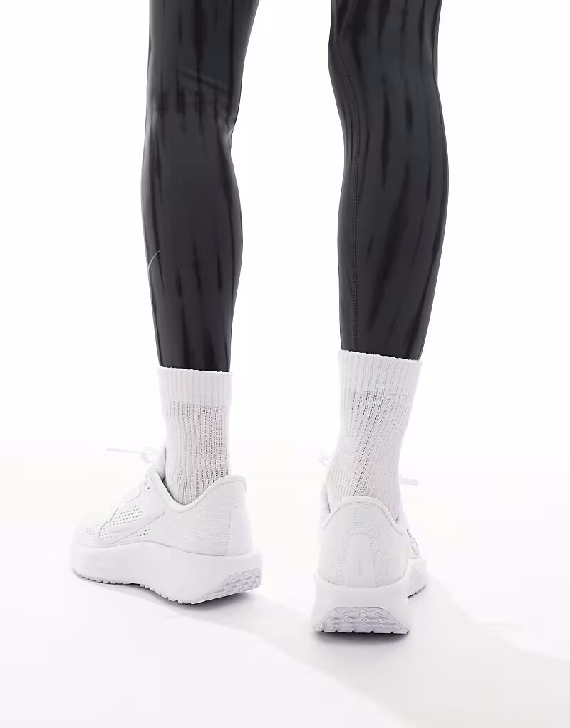 Кроссовки Nike Running Quest 6 белого и серого цвета — фото 3