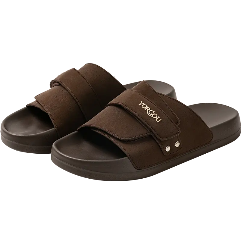 

Far port Унисекс слайдеры Сосновая шишка Белый/Овсяный/Фундук Бежевый/Светлый каштановый/Темный кофе - Темный каштановый [Монохромная основа], цвет Dark Chestnut Brown[Monochrome Base]