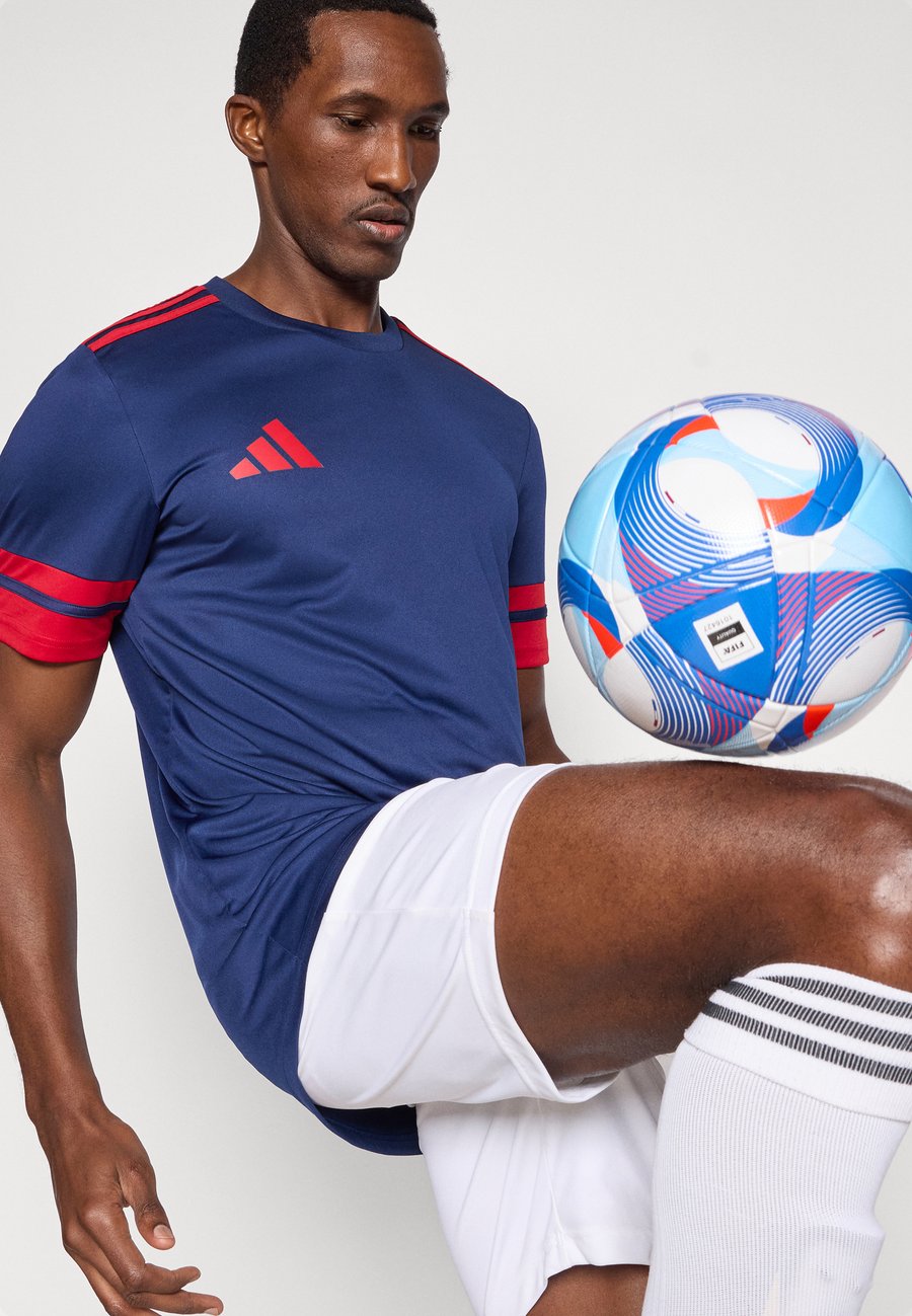 Футболка Adidas Performance SQUADRA25 SHORT SLEEVE, Team Navy Blue/Team Power Red/Dark Blue — фото 4