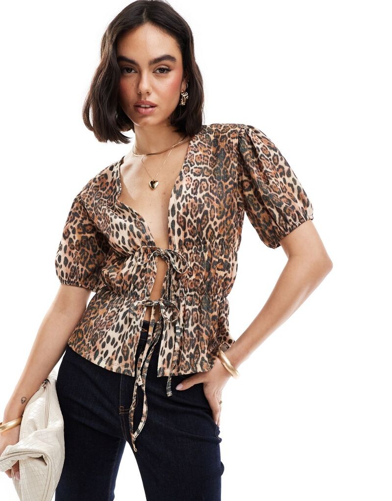 

ASOS DESIGN — текстурированный топ с бретельками и баской с леопардовым принтом