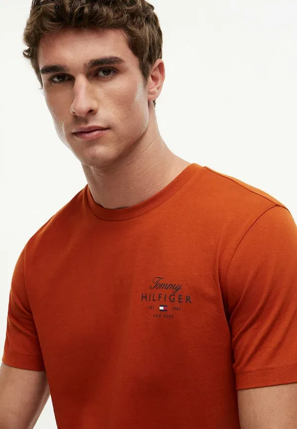 Футболка принтованная Tommy Hilfiger, ржаво-охра — фото 4
