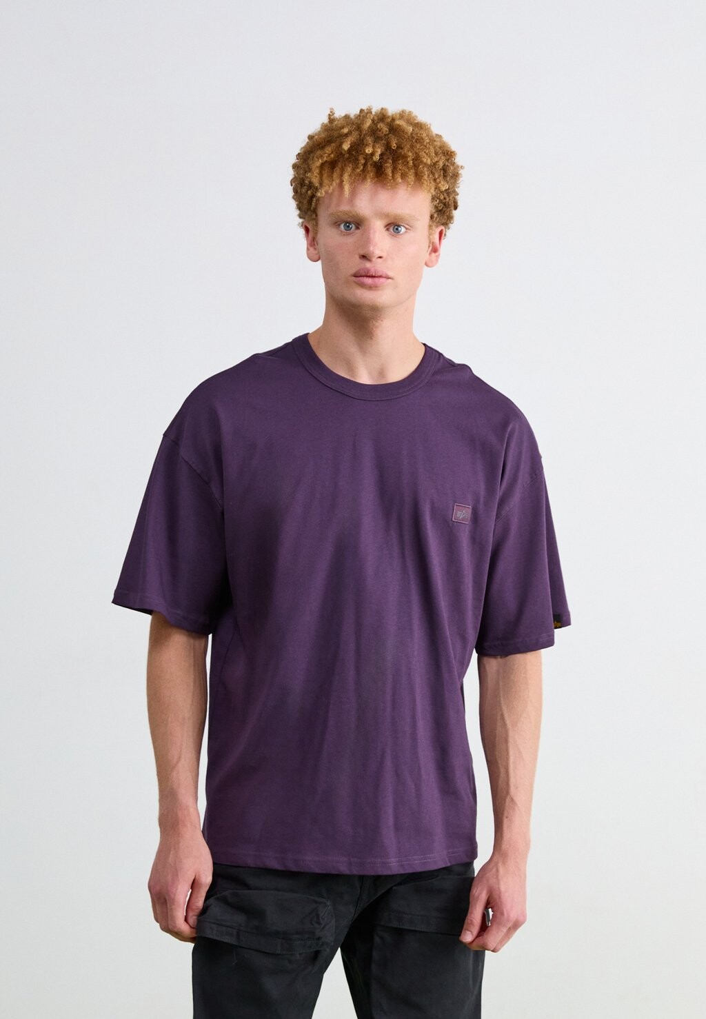 

Базовая футболка ESSENTIALS Alpha Industries, фиолетовый