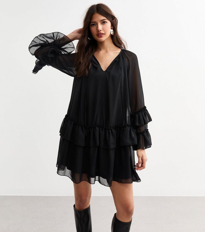 

Черное многоярусное шифоновое мини-платье с рюшами New Look, черный