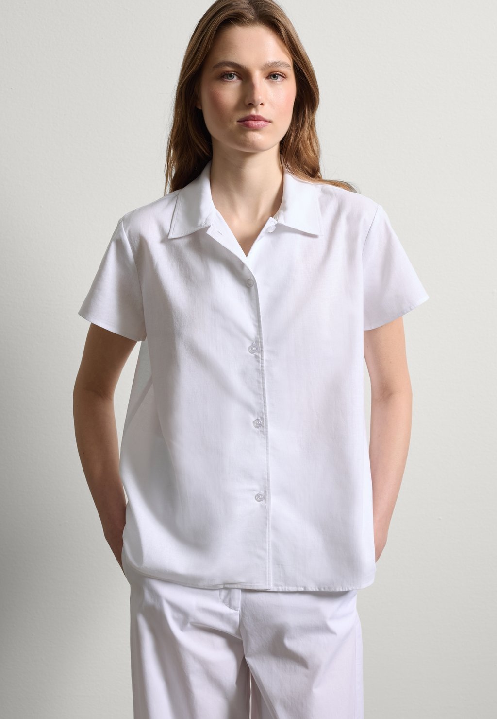 

Блузка на пуговицах WITH SHORT SLEEVES Stefanel, белый