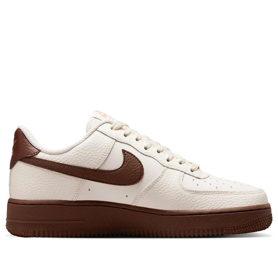 Кроссовки (WMNS) Nike Air Force 1 Low 'Sail Fauna Brown', бежевый — фото 2