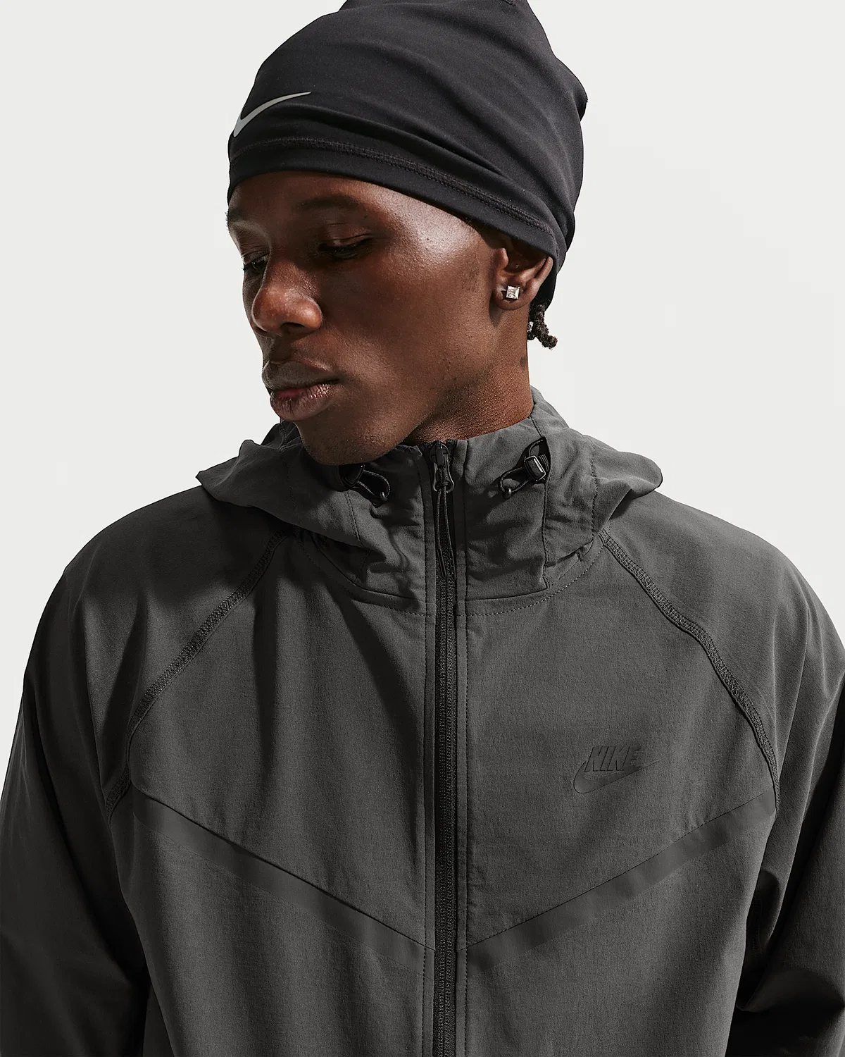 Мужская куртка Windrunner Dri-FIT Woven Full-Zip Nike Tech, Anthracite/Anthracite/Black — фото 3