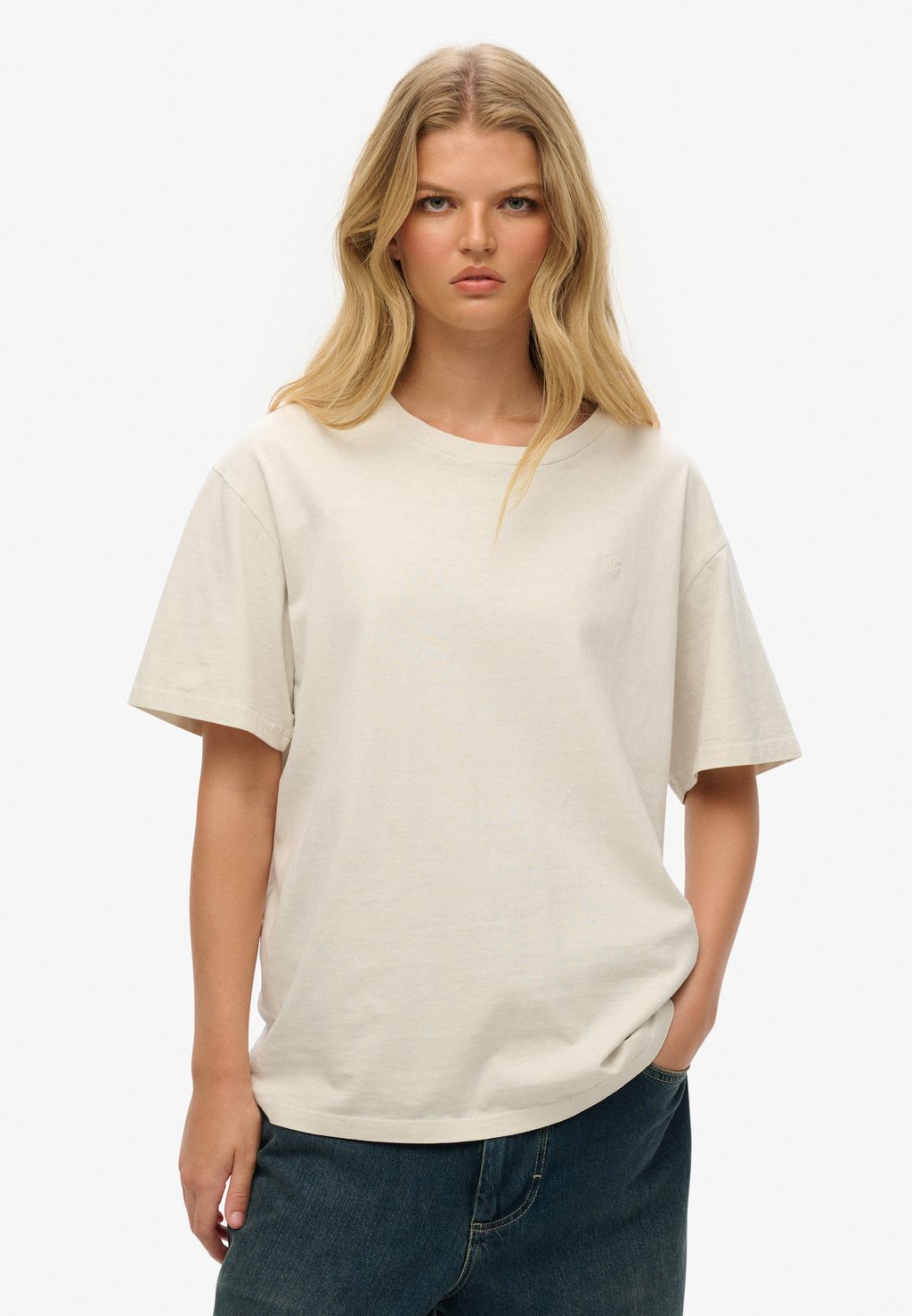 

Базовая футболка ESSENTIALS Superdry, бежевый