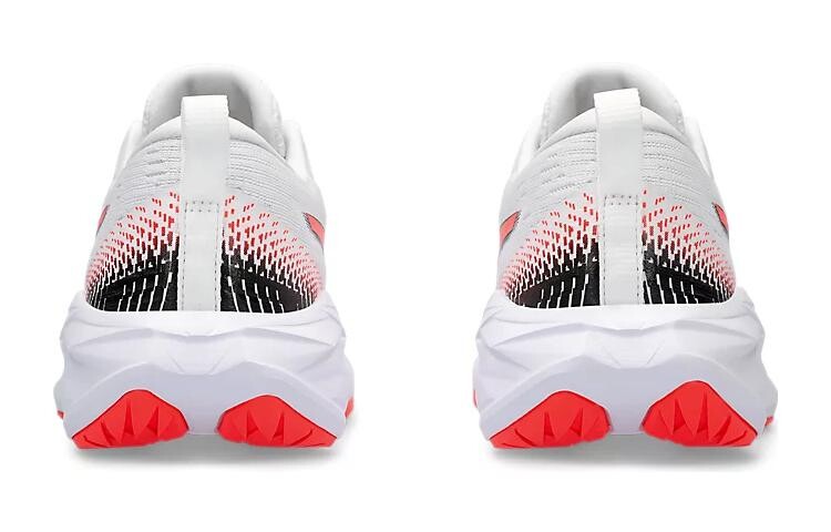 Кроссовки Asics Novablast 4 GS 'White Sunrise Red', белый/красный — фото 4