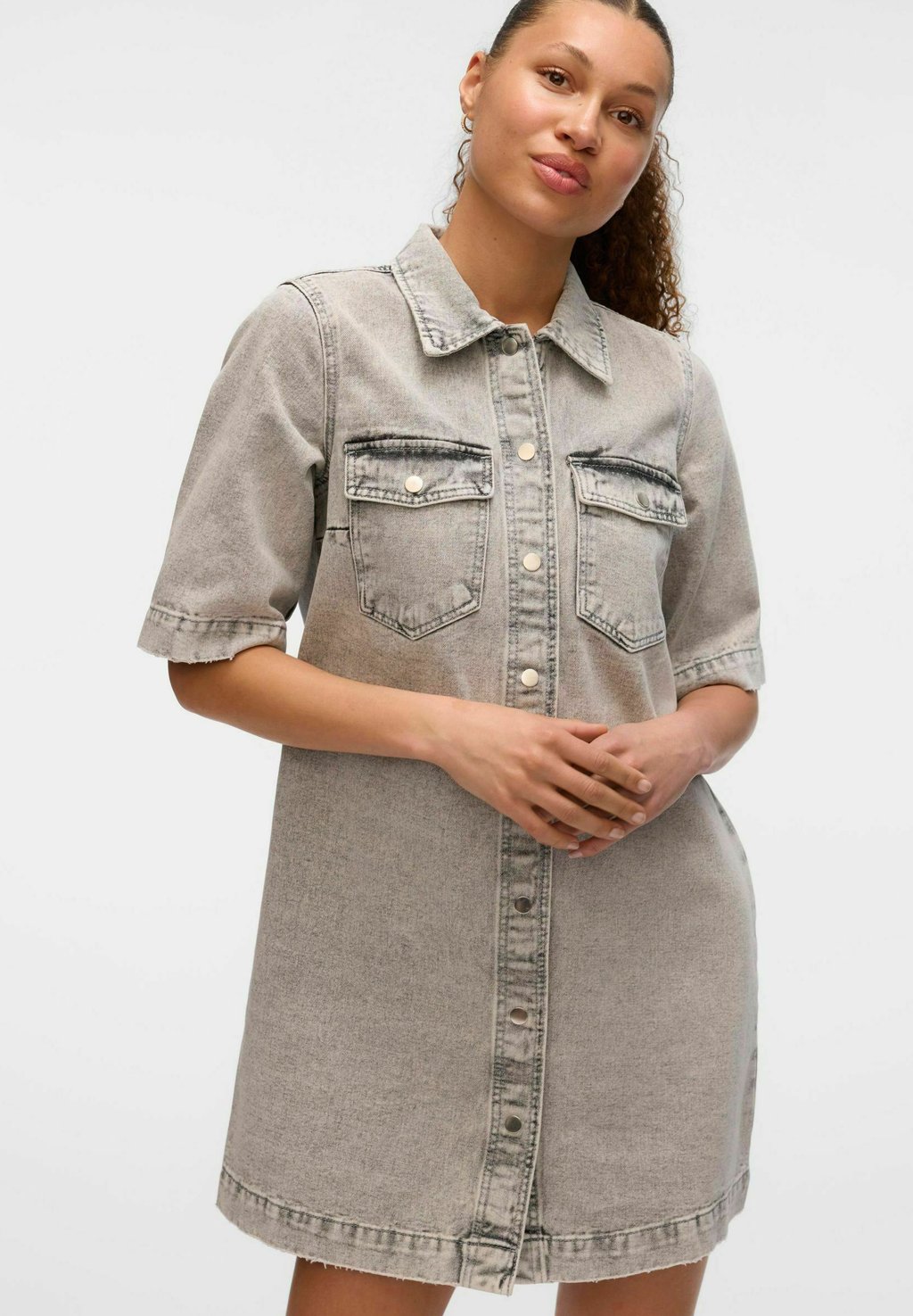 

Джинсовое платье VMFENJA 2/4 SHORT Vero Moda, цвет Light Grey Denim