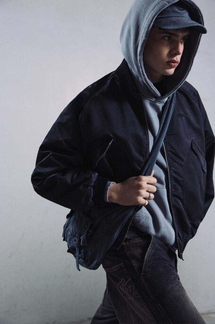 

Куртка-Бомбер с карманами Pull And Bear, черный
