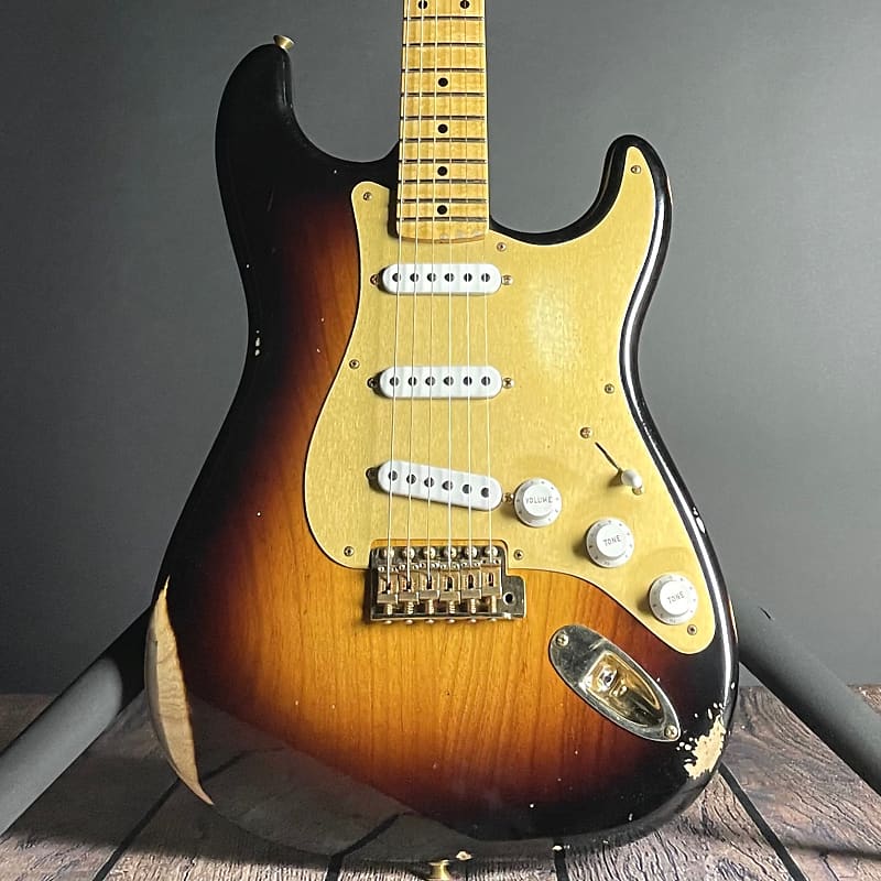 

Электрогитара Fender Custom Shop LTD 1955 "Bone Tone" Stratocaster, Relic- 2-Color Sunburst