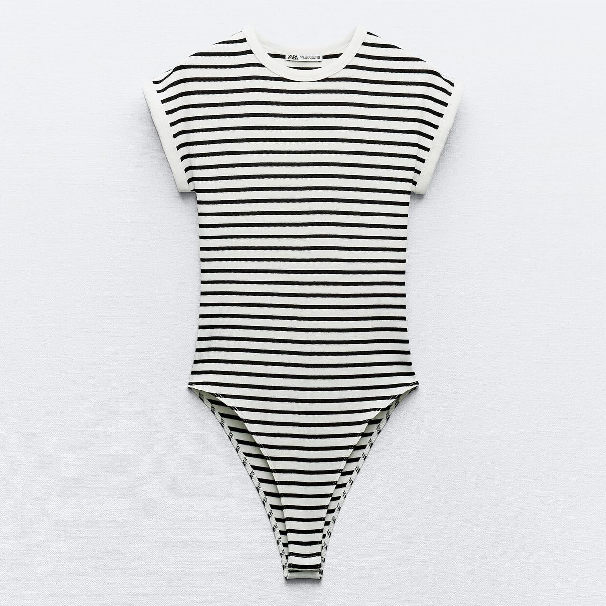 

Боди-комбинезон Zara Striped Ribbed, черный/белый