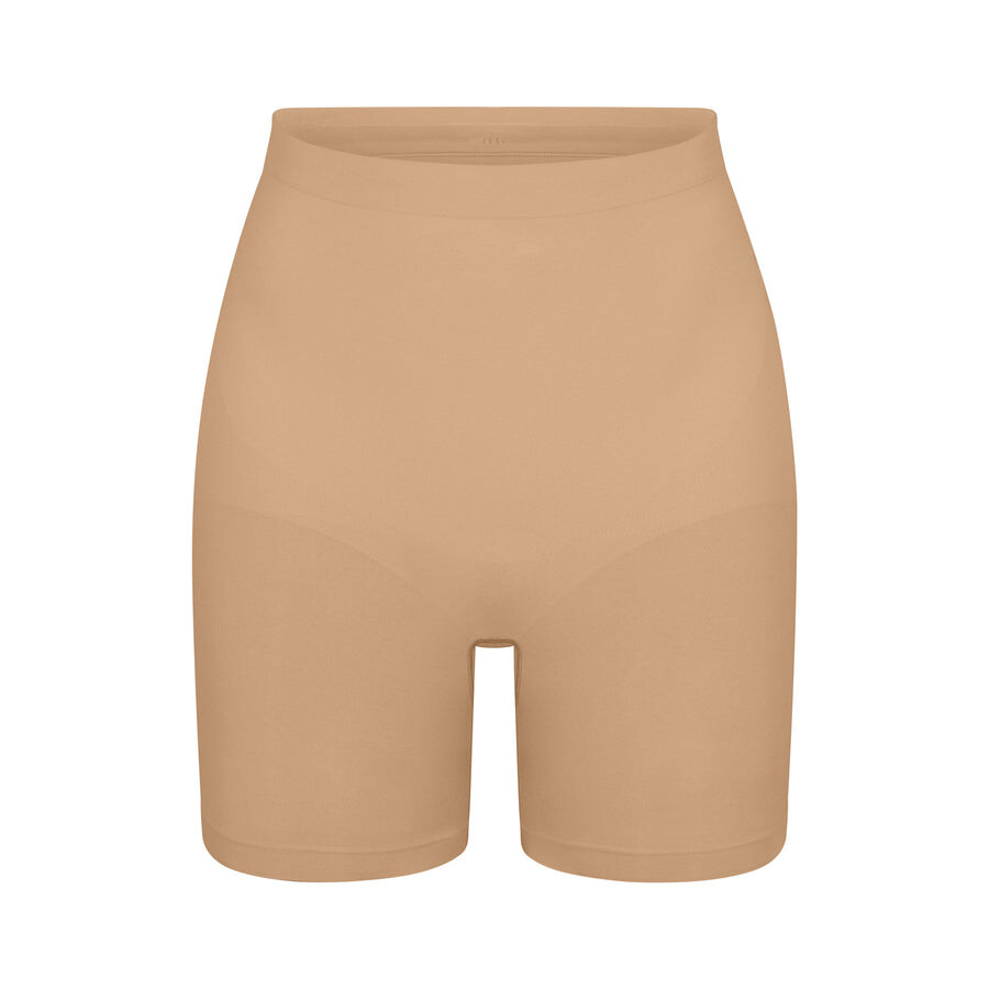 

Шорты до средины бедра SKIMS Seamless Sculpt, цвет Clay