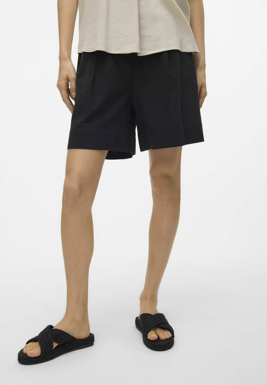 

Шорты Vero Moda, черный