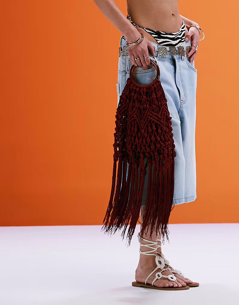 

Сумка-макраме ASOS DESIGN с ручкой из смолы в бордовом цвете