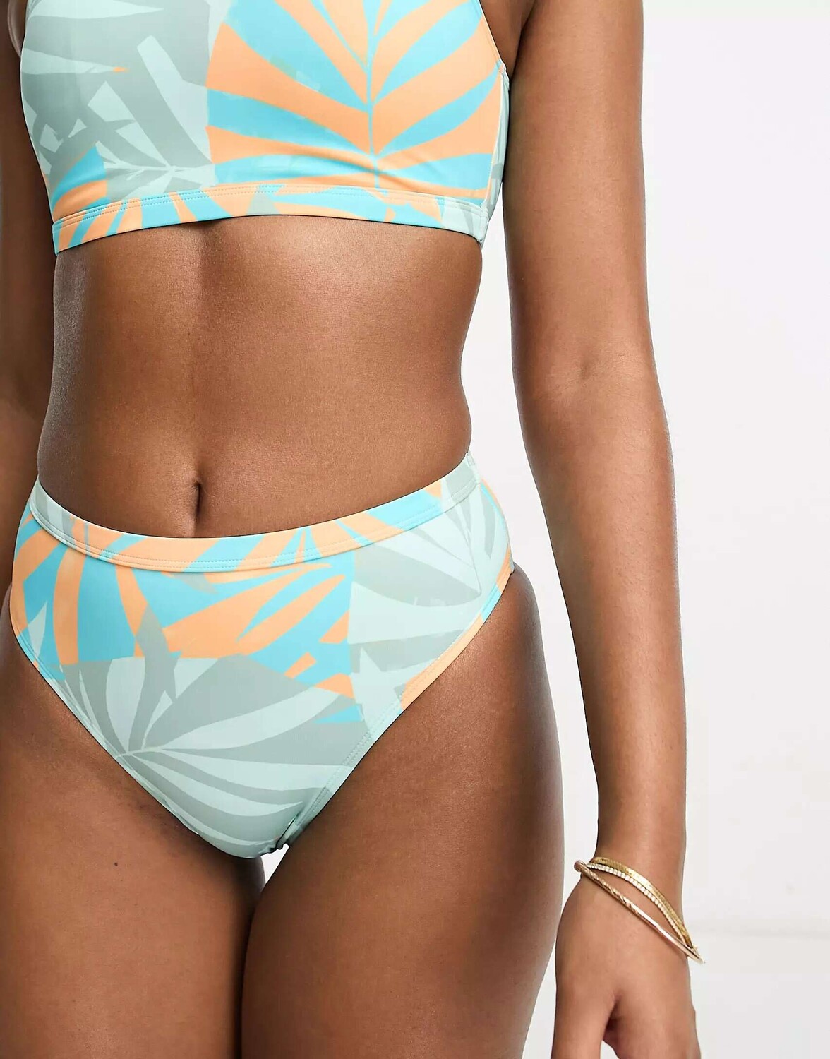 

Трусики бикини Roxy Pop Up с тропическим принтом