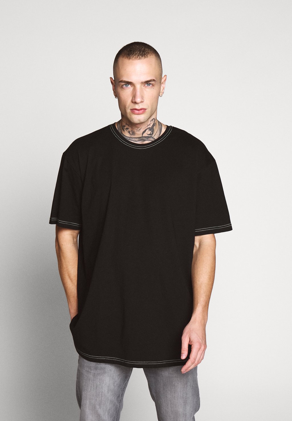 

Футболка с принтом ФУТБОЛКА HEAVY OVERSIZED CONTRAST STITCH Urban Classics, черный/неоново-зеленый