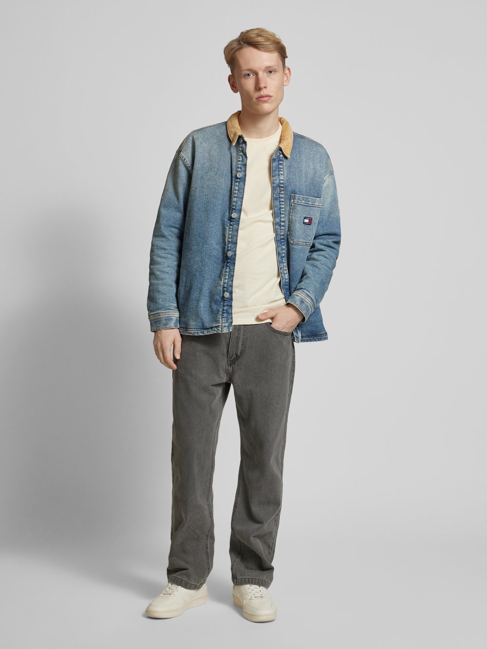 

Джинсовая куртка с накладным нагрудным карманом модель «COACH» Tommy Jeans