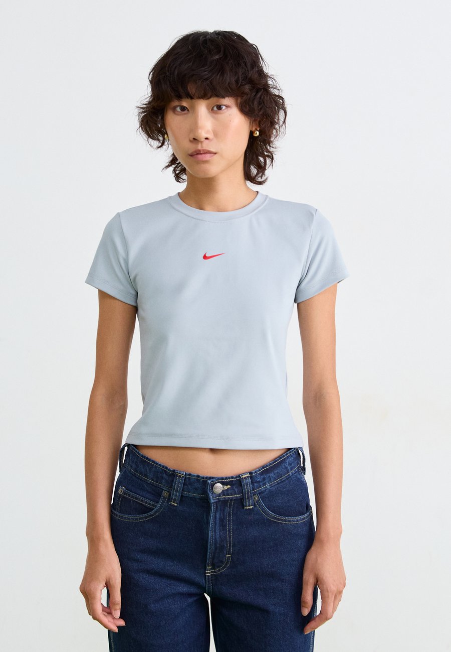 

Футболка Nike Sportswear Basic T-shirt, Wolf Grey/Dark Grey