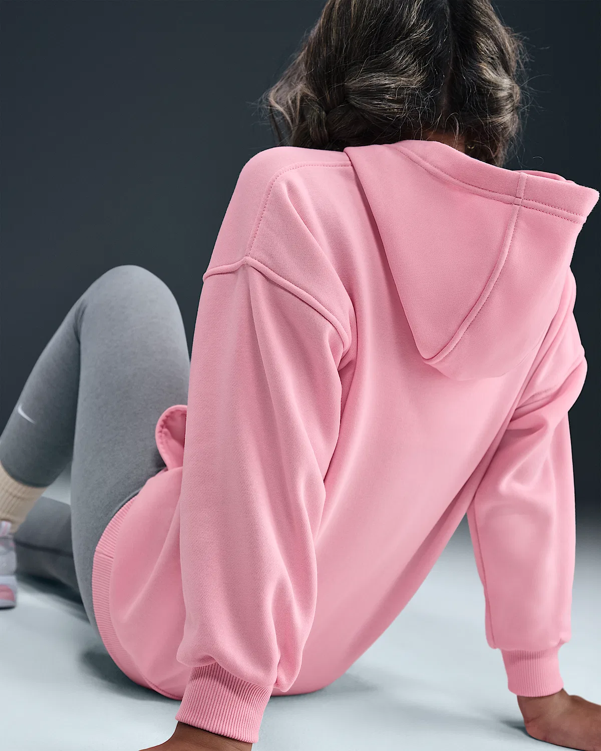 Детский оверсайз худи Nike Sportswear Club Fleece, Medium Soft Pink/Medium Soft Pink/White — фото 4