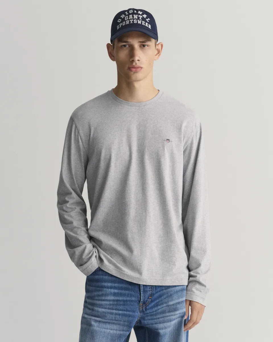 

Рубашка Gant с длинными рукавами "REG SHIELD LS T-SHIRT", с вышитым логотипом на груди, серый