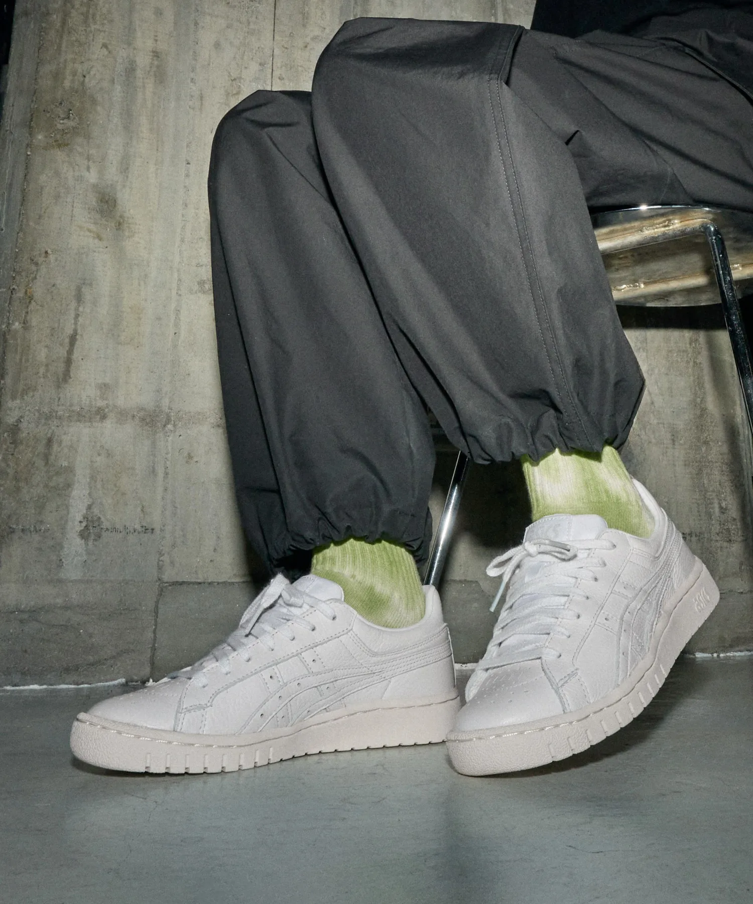 Унисекс кроссовки из натуральной кожи GEL-PTG ASICS для спорта и стиля белые — фото 3