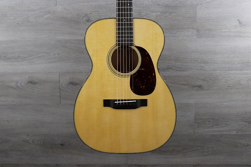 

Акустическая гитара Martin Standard Series 00-18 Natural
