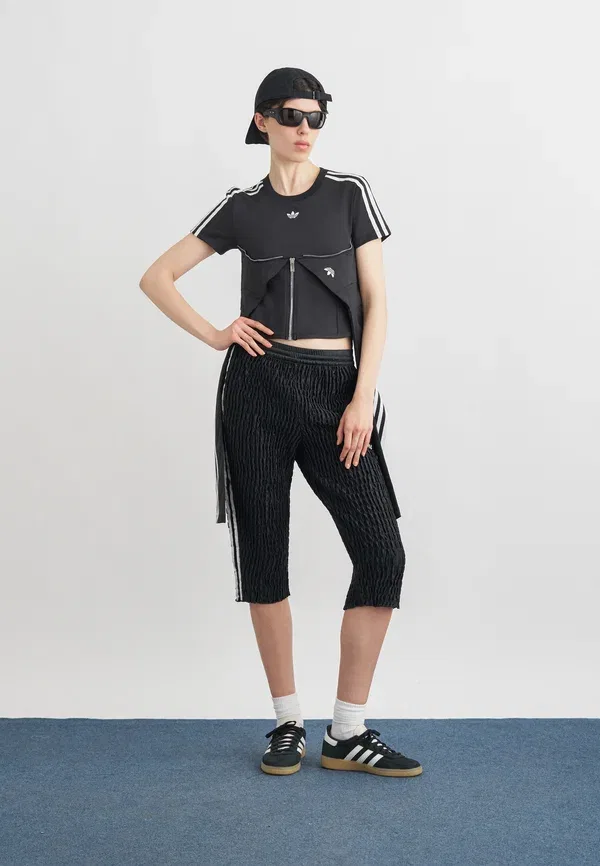 Штаны спортивные Adidas Originals Capri, черный — фото 2