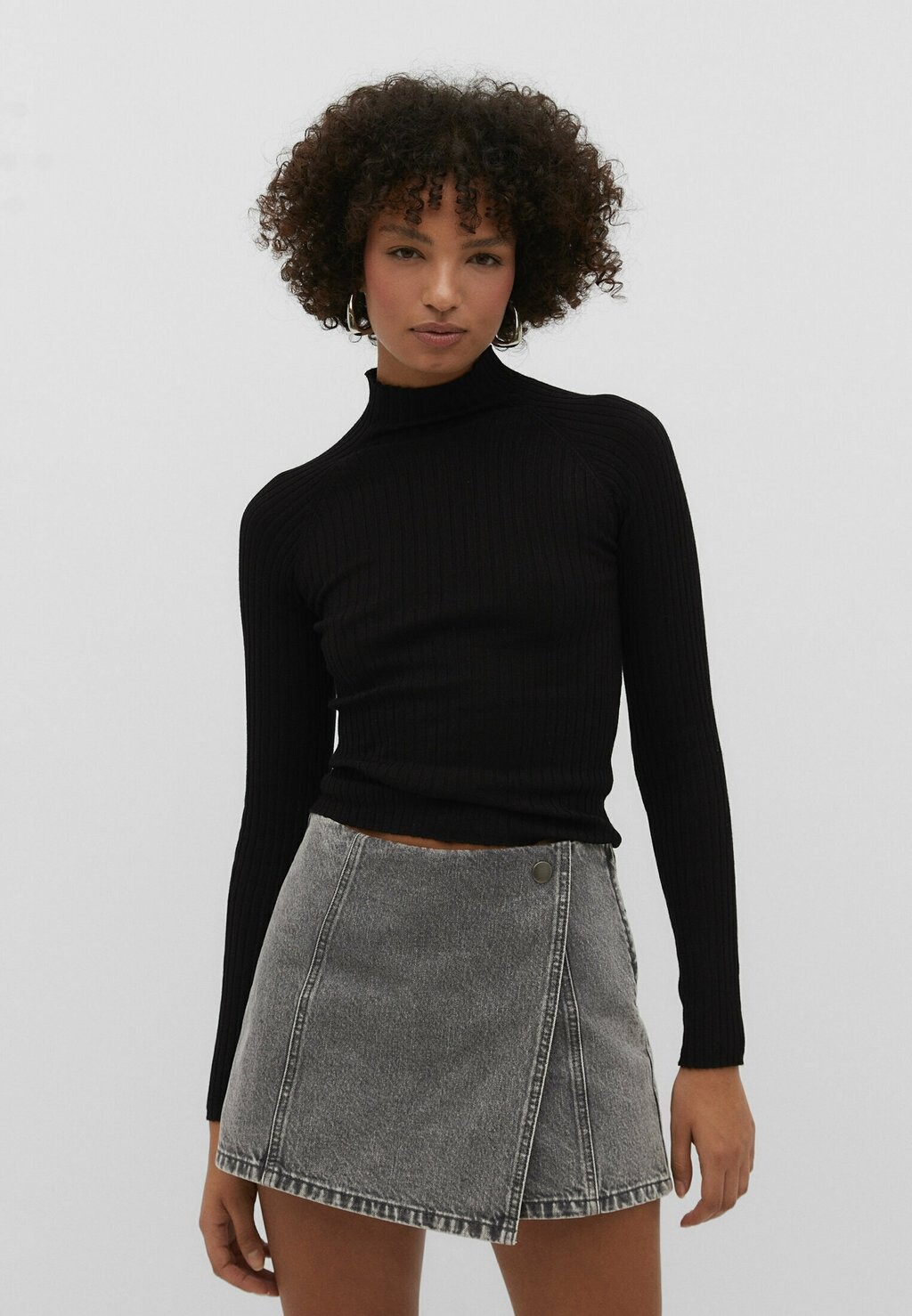 

Свитер Mock Turtleneck Stradivarius, цвет black denim