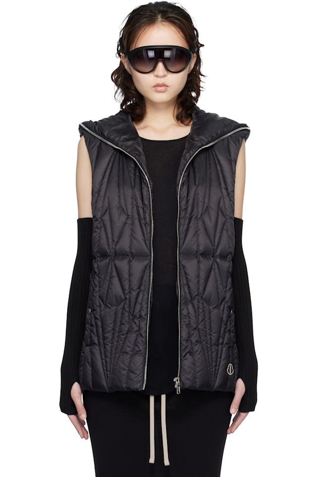 

Пуховый жилет Moncler + Rick Owens с геокамо и застежкой-молнией, черный