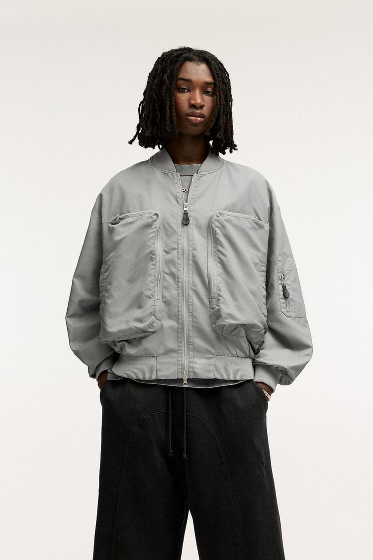 

Куртка-Бомбер с большими карманами Pull And Bear, серый