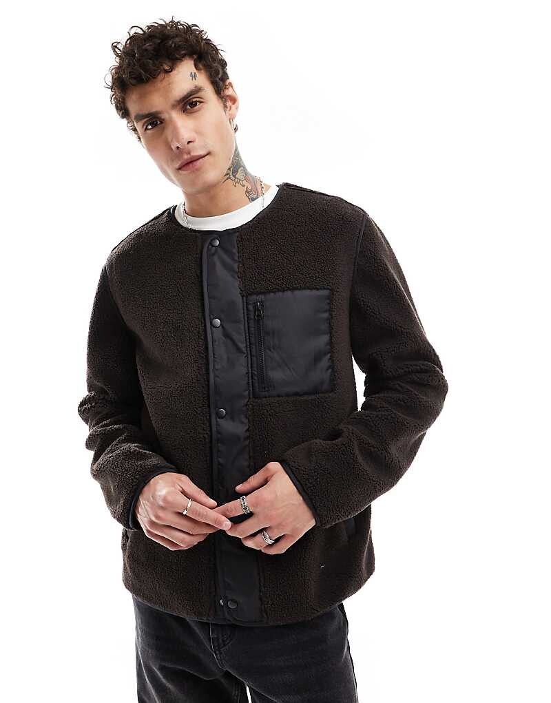 

Коричневая флисовая куртка с карманом и молнией ASOS DESIGN