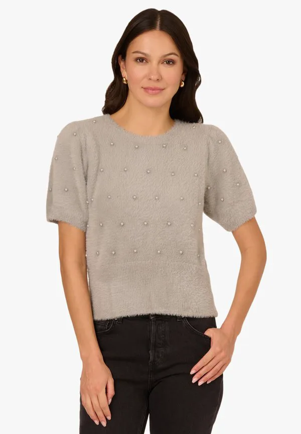 

Футболка с круглым вырезом, украшенная жемчугом, с короткими рукавами и пушистым принтом. Adrianna Papell, Heather Grey, Серый, Футболка с круглым вырезом, украшенная жемчугом, с короткими рукавами и пушистым принтом. Adrianna Papell, Heather Grey