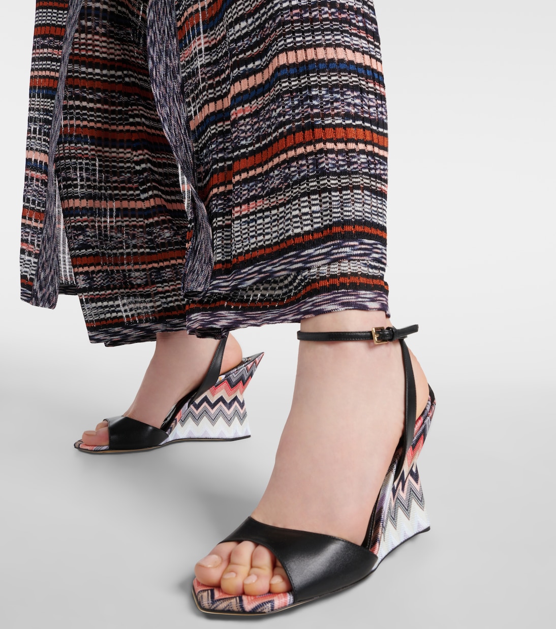 Босоножки из кожи на танкетке Zig Zag Missoni, черный — фото 4