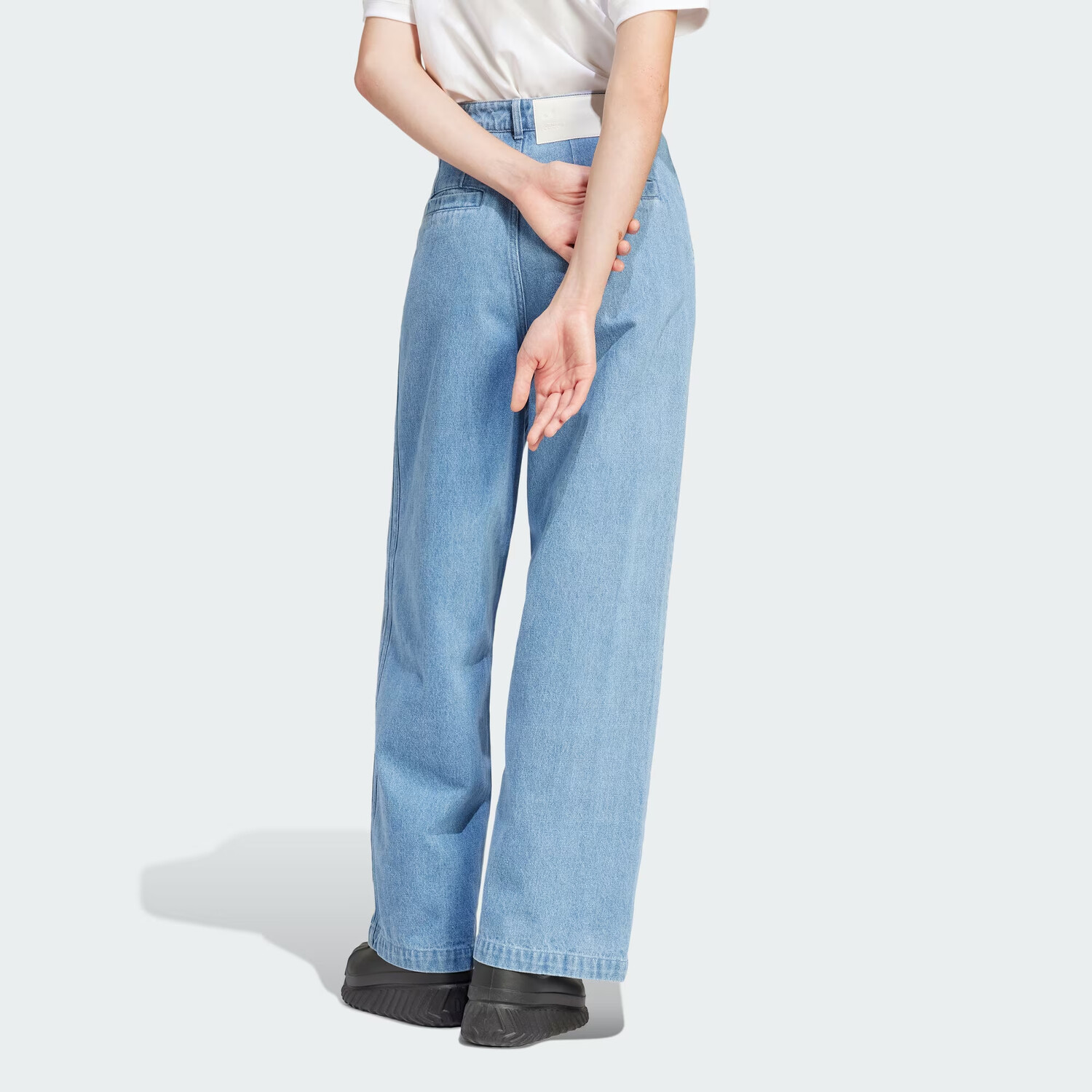 Джинсы женские совместные серии Clover X KSENIASCHNAIDER светло-голубые Adidas Originals — фото 3