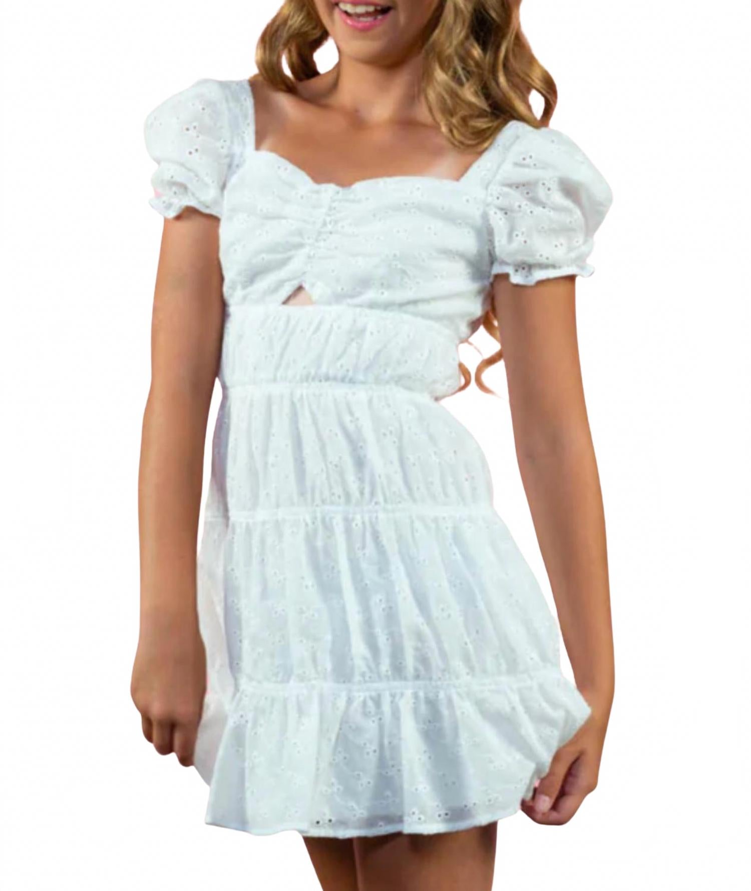 

Raquel платье с рюшами и вырезом-замочком в белом MISS BEHAVE GIRLS