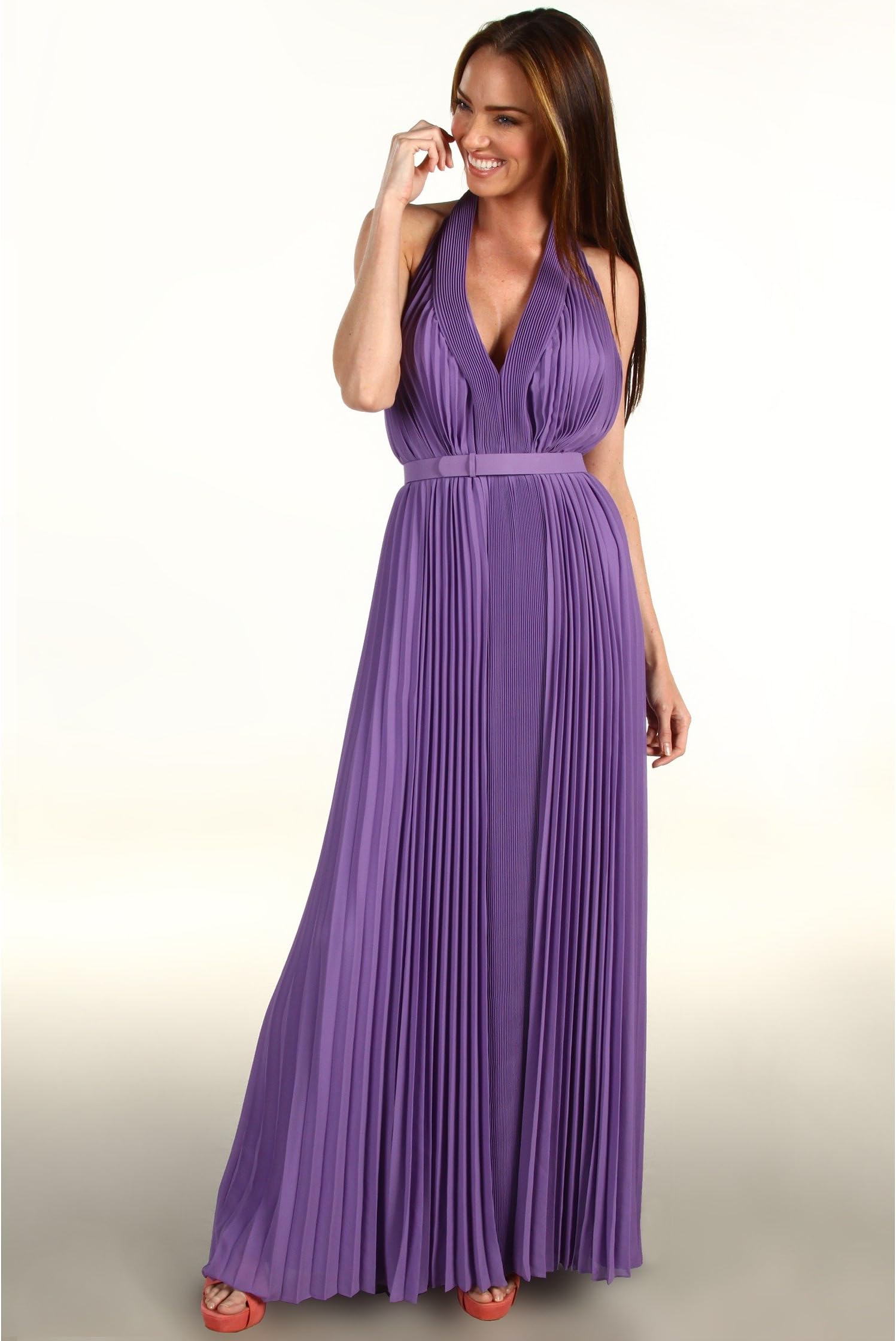 

Платье Halston Pleated V-Neck Gown With 1" Self Belt, цвет Violet