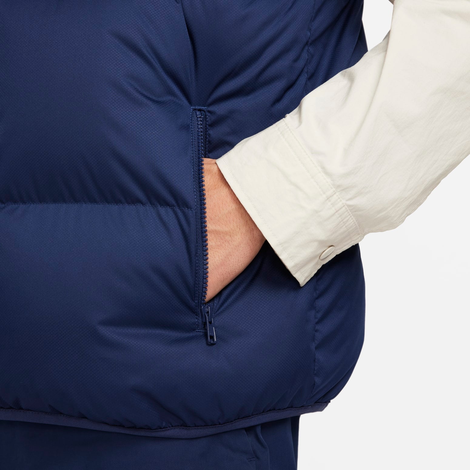 Жилет Nike Sportswear Club PrimaLoft темно-синий — фото 4
