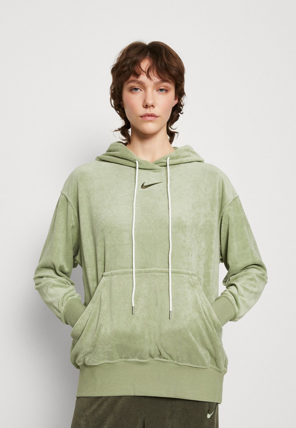 Свитер Hoodie Nike, масляно-зелёный/карго хаки — фото 2