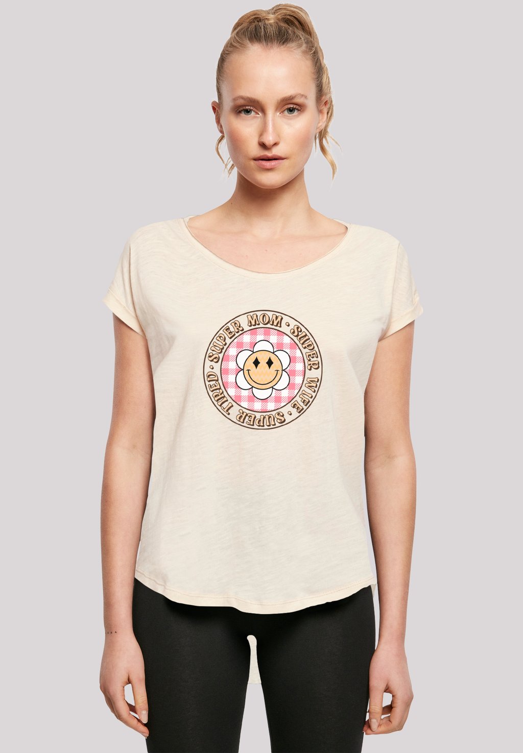 

Футболка с принтом MUTTERTAG SUPER MÜDE MAMA RETRO BLUMEN F4NT4STIC, песочный