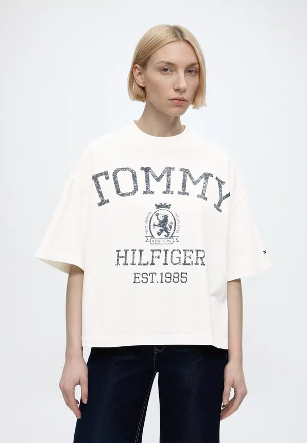 Футболка Tommy Hilfiger с принтом Varsity crest, цвет экрю