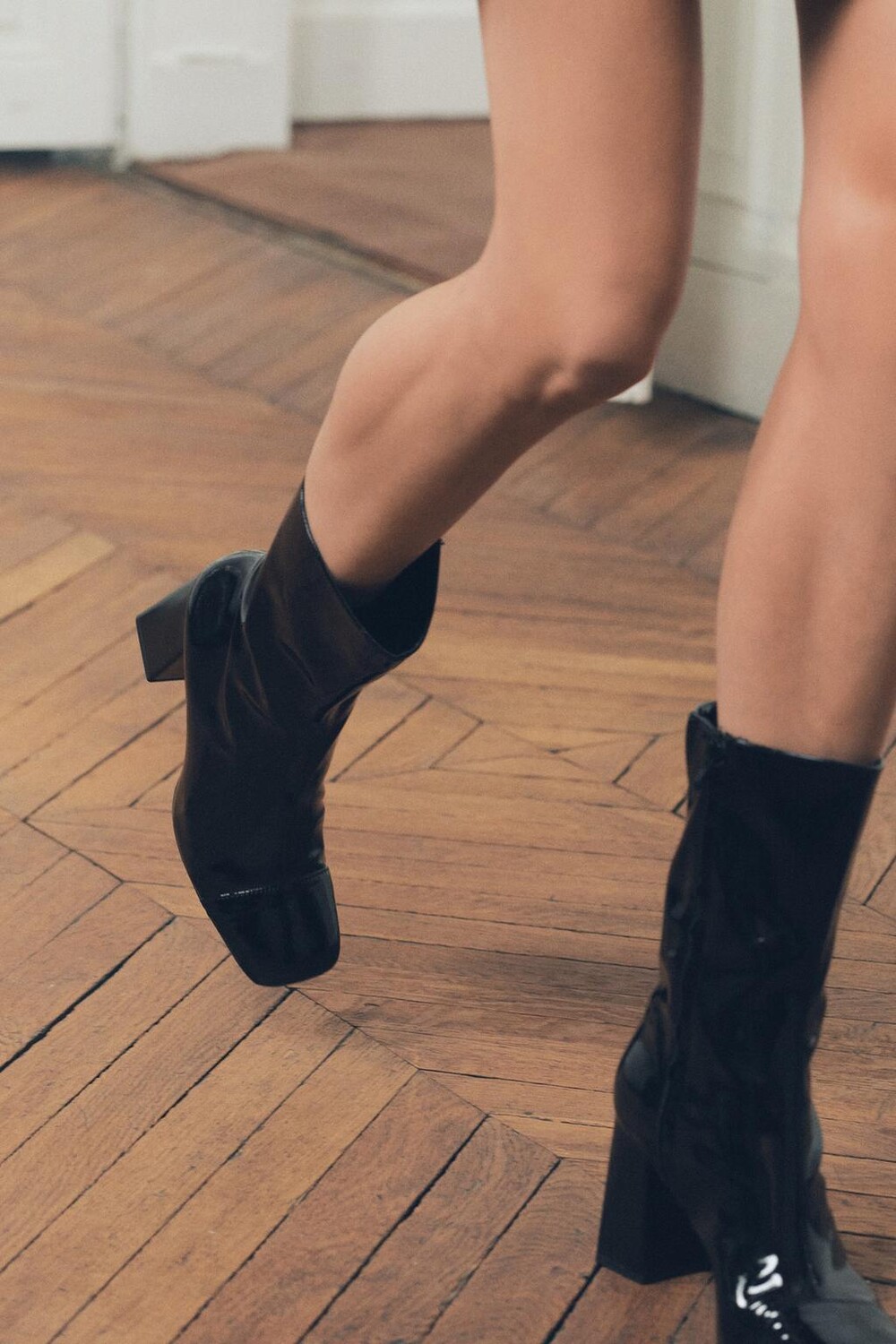 

Ботинки из искусственной лакированной кожи ZARA, черный