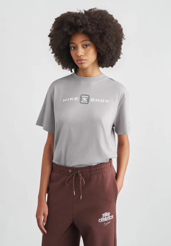 

Футболка с принтом Nike Sportswear, Violet Ore, Фиолетовый, Футболка с принтом Nike Sportswear, Violet Ore