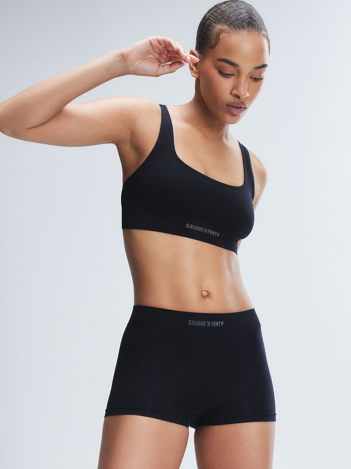 

Бралетт Savage X Fenty Seamless Scoop-Neck, цвет Black Caviar
