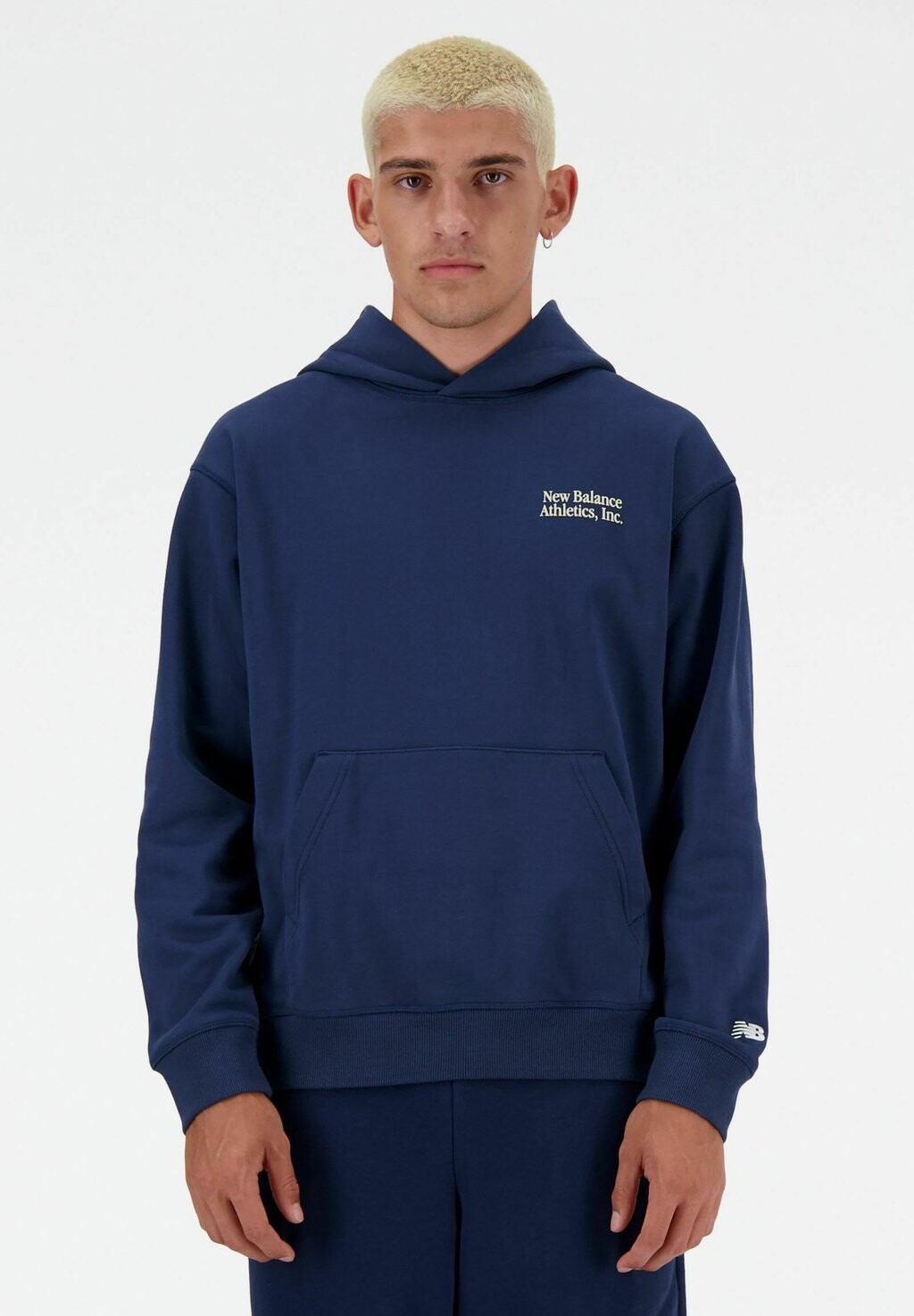 

Толстовка с капюшоном ATHLETICS EMBROIDERED New Balance, темно-синий