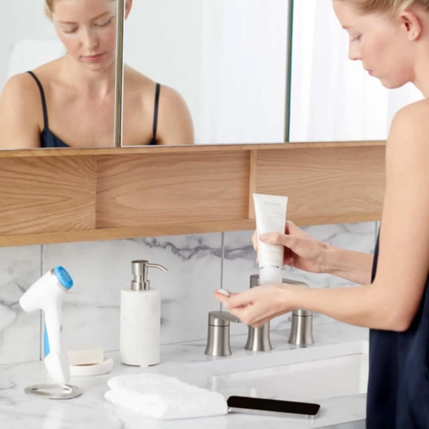 Гель для умывания Ageloc — Гель- для умывания Nu Skin Lumispa Treatment Cleanser Normal, 100 мл — фото 4