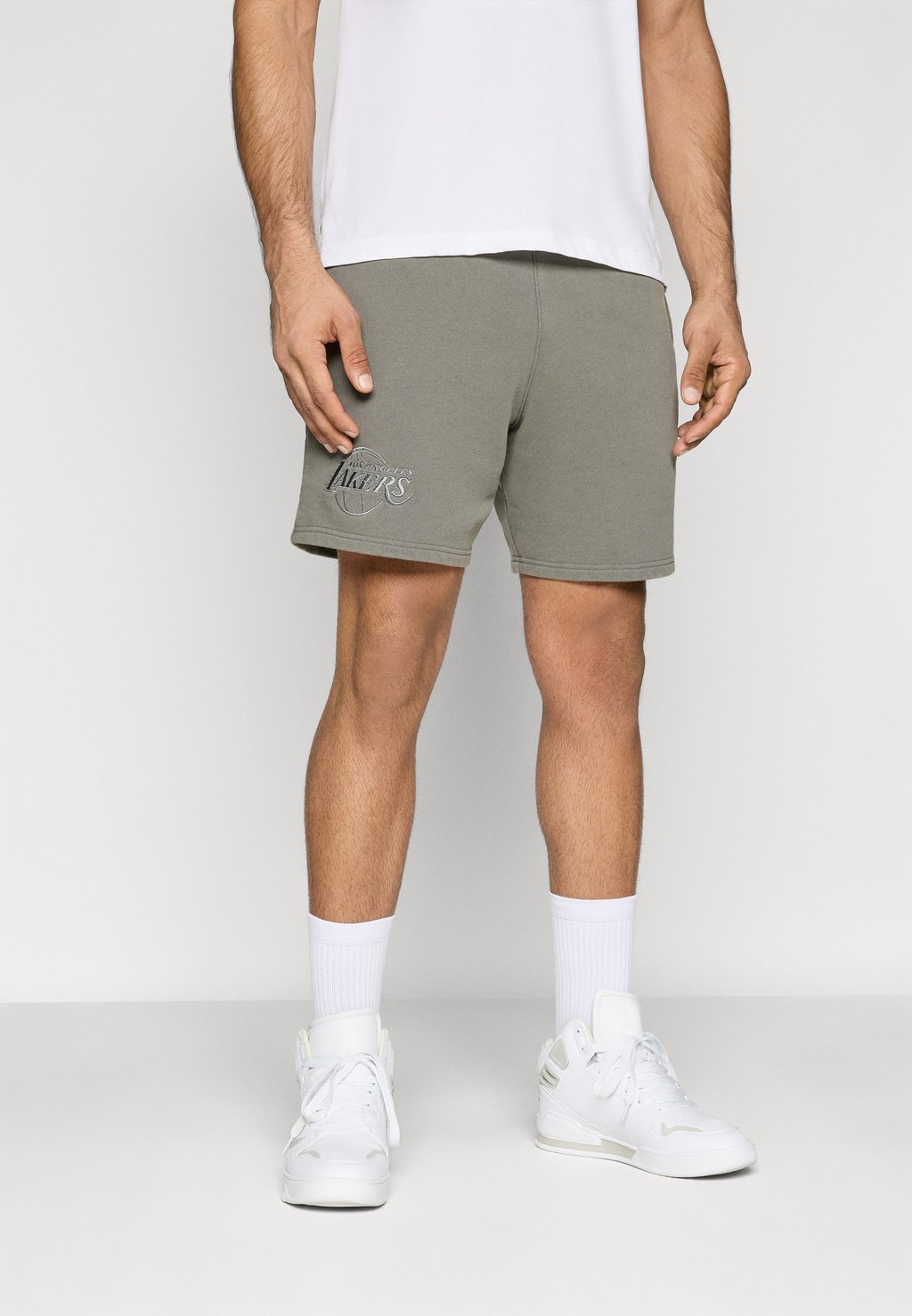 

Спортивные шорты NBA LOS ANGELES LAKERS WASHED SHORT - Club wear New Era, серый